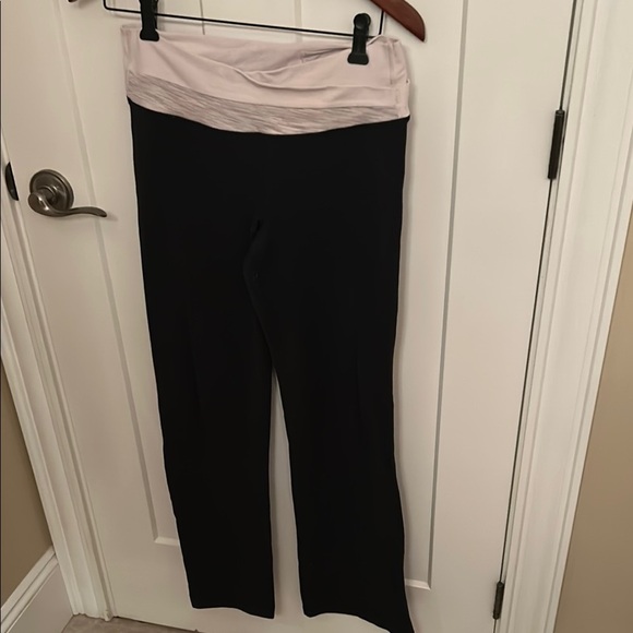 Lululemon Athletica Black and Blush Pink Boot Cut Yoga Pants, size 8 - Picture 1 of 6